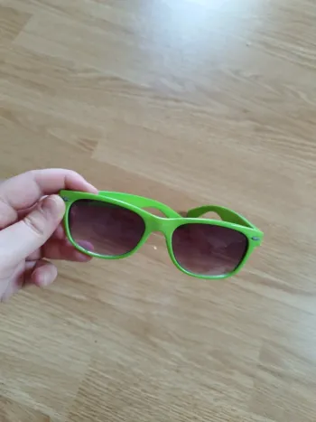Lunette soleil déguisement vert fluo