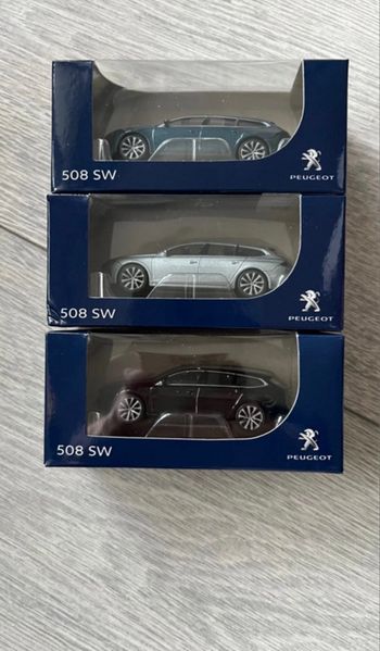Lot de 3 petites voitures de collection Peugeot 508 SW  1/64 