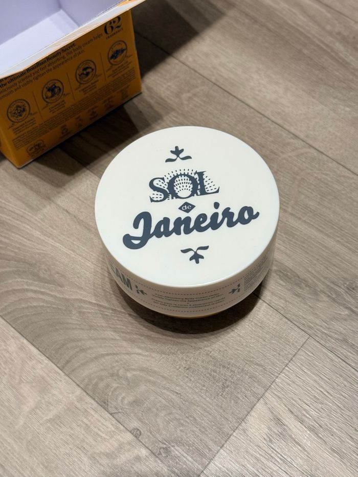 Crème corps Sol de Janeiro Brazilian Bum Bum - photo numéro 1