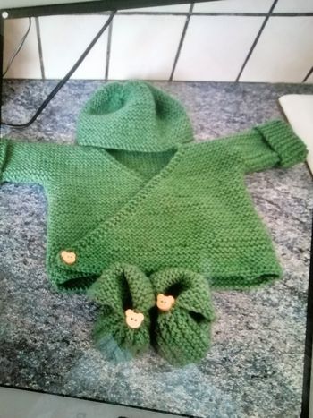 Layette naissance 1 mois fait main neuf 