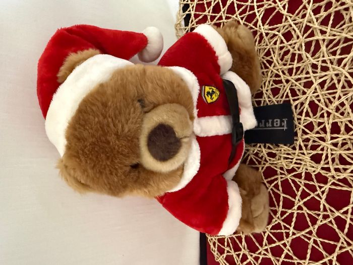 Ferrari rouge d'origine. Ours en peluche de Noël produit officiel avec étiquettes - photo numéro 5