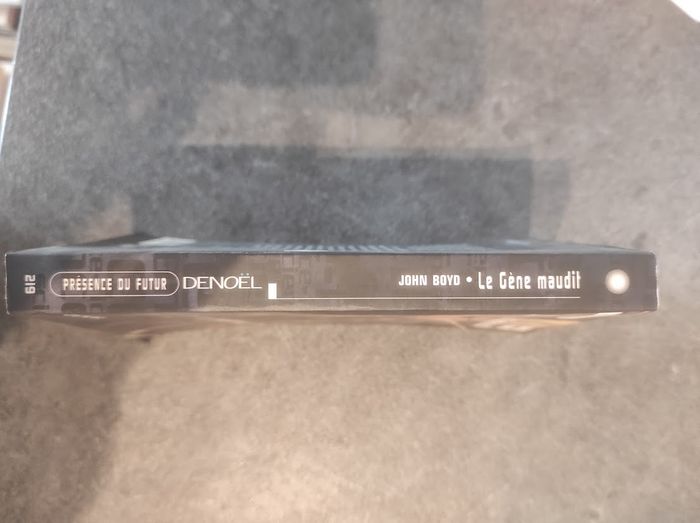 Le Gène maudit John Boyd Denoël Présence du Futur 2000 - photo numéro 2