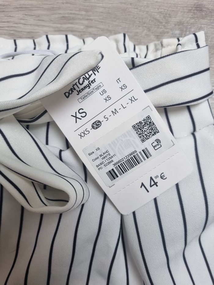 Short taille haute rayé blanc/noir Jennyfer XS avec ceinture à nouer neuf avec etiquette - photo numéro 3
