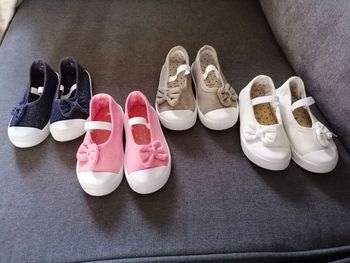 Lot 4 paires de chaussures / ballerine p 23 fille
