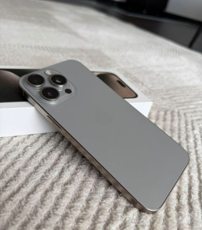 I p h o n e 15 pro max - photo numéro 2