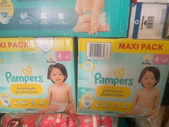 Deux cartons de couches