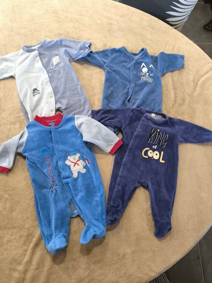 Lot 4 pyjamas un mois