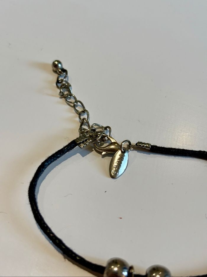 Bracelet fleur en métal argenté sur cordon noir - photo numéro 3
