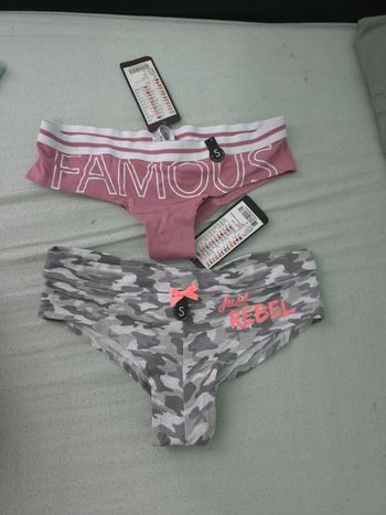 Lot de deux culottes taille S neuves