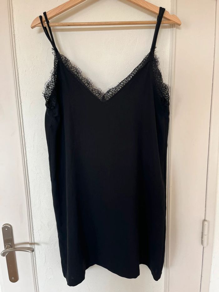 Petite robe noire type nuisette dentelle – Zara – Taille M - photo numéro 2