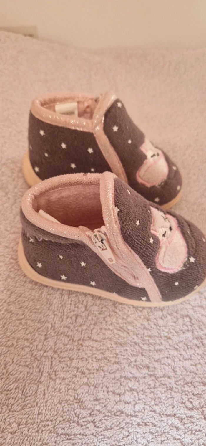 Chaussons bébé taille 18 - photo numéro 3
