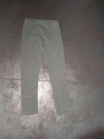 Legging kaki tape à l'oeil 7 ans fille tbe 