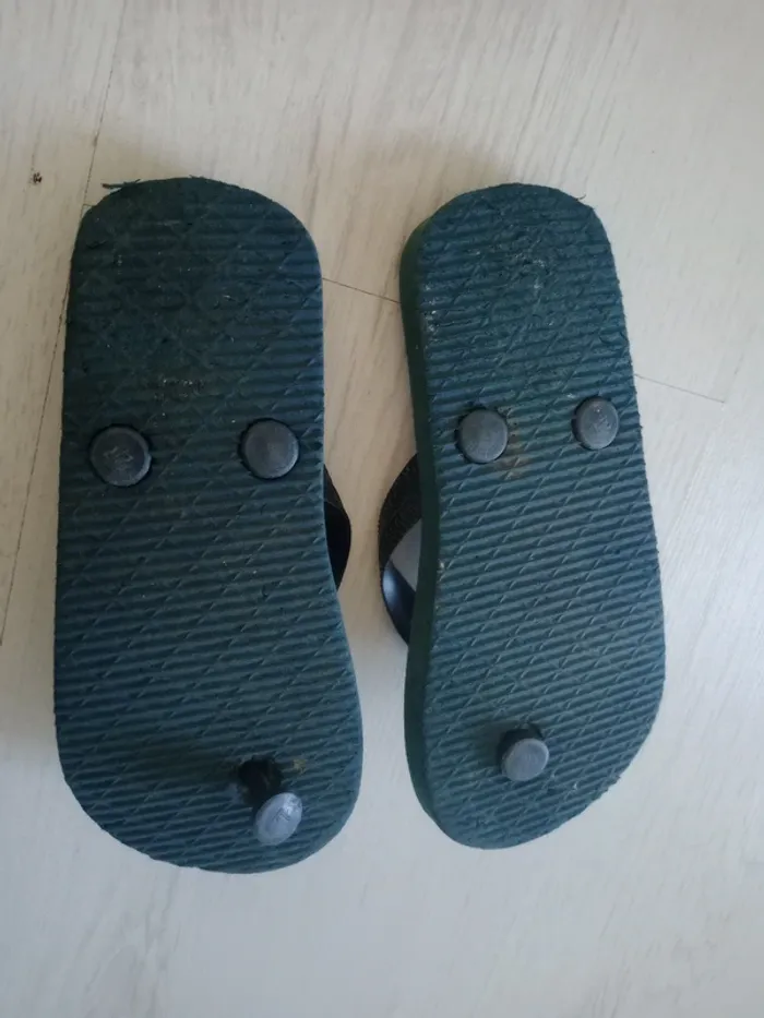 Tong taille 27 - photo numéro 2