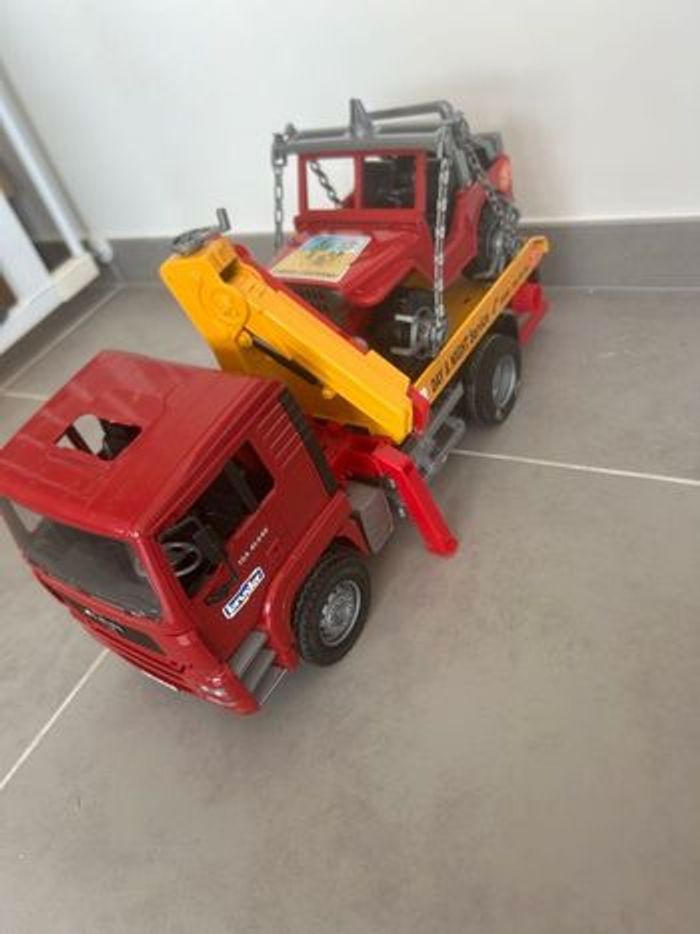 Jouet Camion de dépanneuse bruder avec 4x4 jouet enfant - photo numéro 1