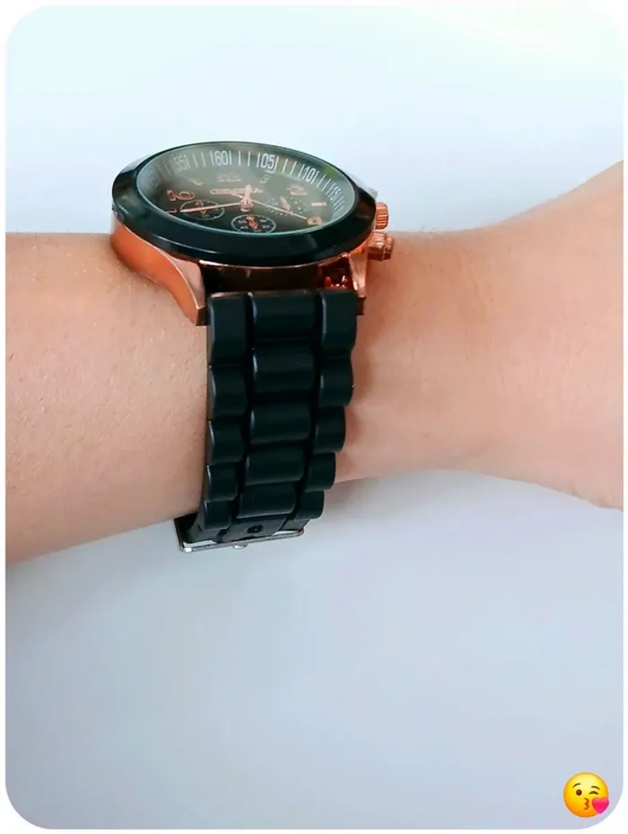 Montre chic à grand cadran avec bracelet moderne - photo numéro 2