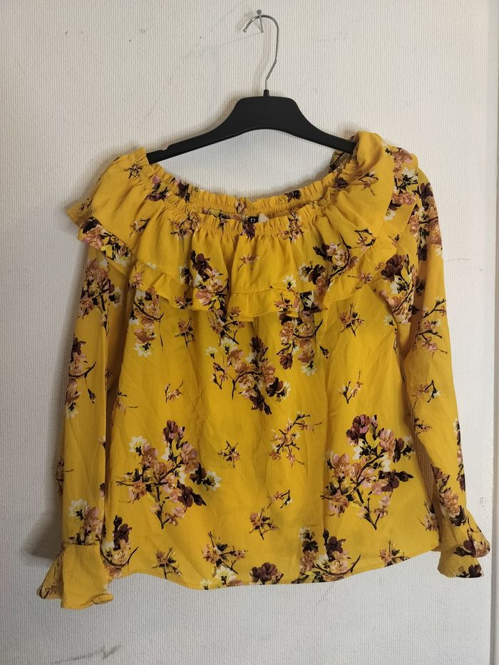 Blouse jaune fleurie épaules dénudées - photo numéro 3