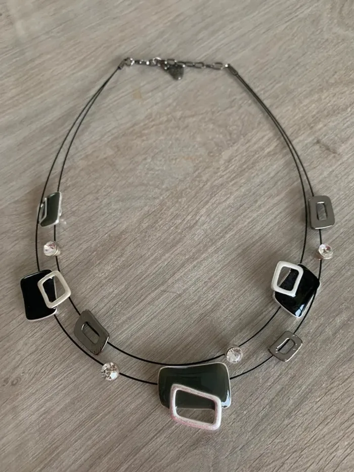 Collier ras de cou