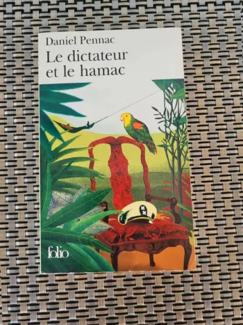 Livre  《  Le dictateur et  le  hamac  》  de Daniel  Pennac
