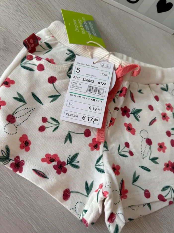 Superbe short Boboli neuf 5 ans - photo numéro 2
