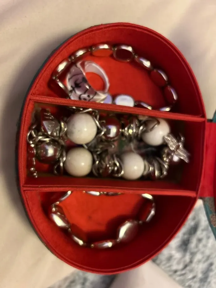 Lot de bijoux dans les tons blancs/argente avec sa boîte offerte - photo numéro 9