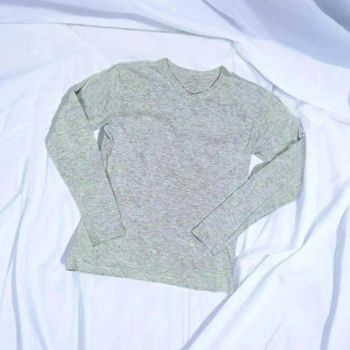 T shirt manche longue col v gris🌹 11 ans 🌹