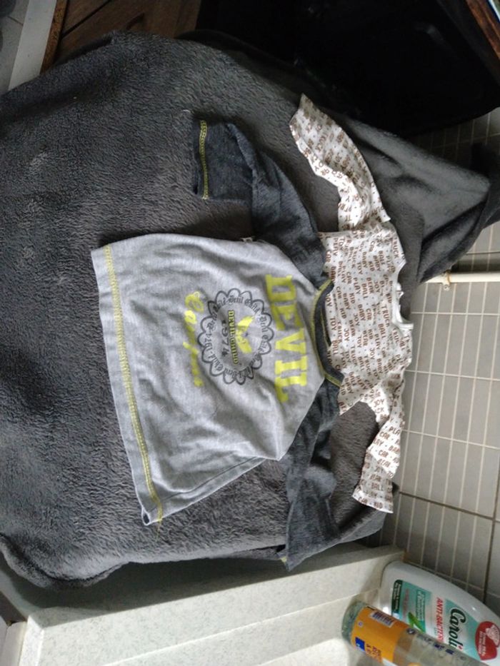 4 tee shirts 12 mois - photo numéro 2