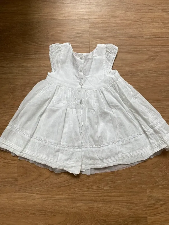 Jolie robe blanche - photo numéro 2