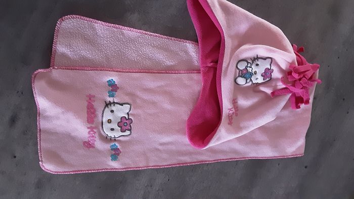 Ensemble bonnet et écharpe Hello Kitty