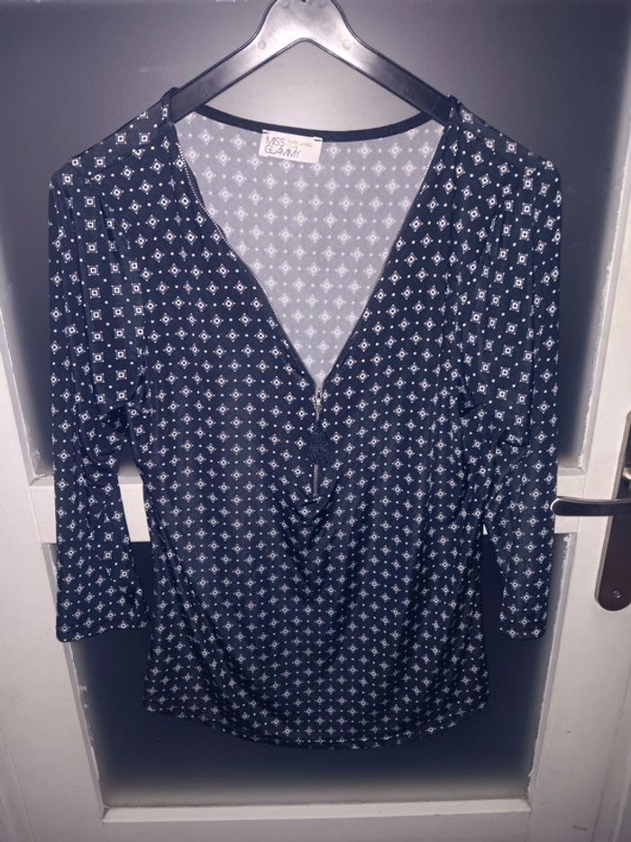 Haut noir motif géométrique décolleté en V taille m