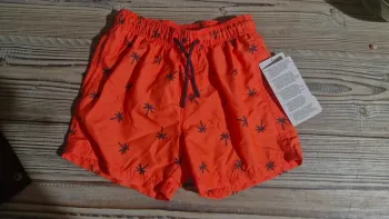 Maillot de bain short tout neuf avec étiquette 3/4 ans