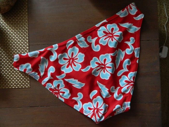 Bas de maillot de bain T M neuf - photo numéro 2