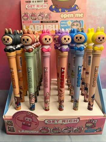 Stylo labubu avec la tête qui tourne