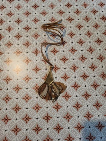 Collier reglable pompon