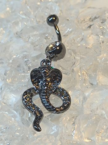  Piercing nombril avec cobra imitation pierre hématite et serti strass blanc et yeux vert 