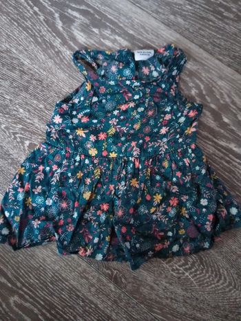 Robe fleurie tape à l'oeil 3 mois