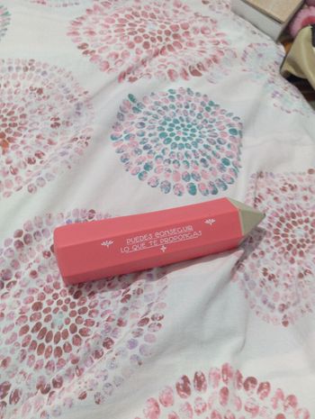 Estuche con forma de lápiz que pone pues conseguir lo que te propongas 