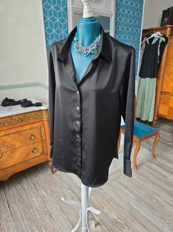 Chemisier noir satin brillant polyester viscose