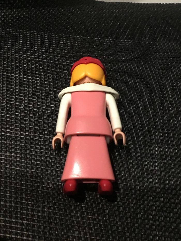 Playmobil figurine femme blonde avec filet a cheveux princesse robe rose motifs pois blancs - photo numéro 3