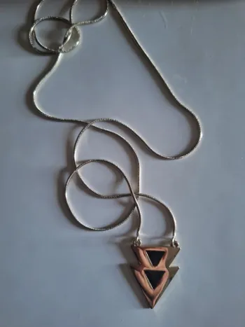 Joli collier argenté