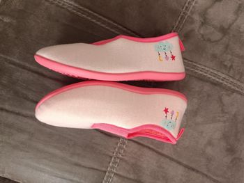 Paire de chaussons roses fille taille 33 comme neuf
