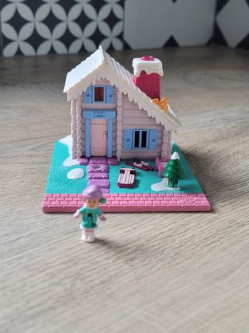 Polly pocket chalet 
