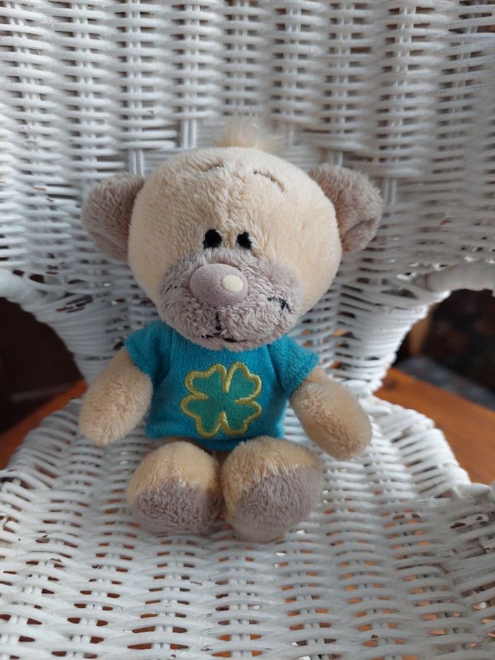 P1 - Petite peluche Pimboli, t-shirt trèfle - photo numéro 2