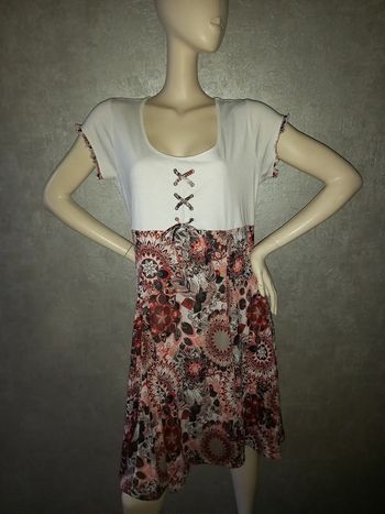 robe blanche et coloré taille 44