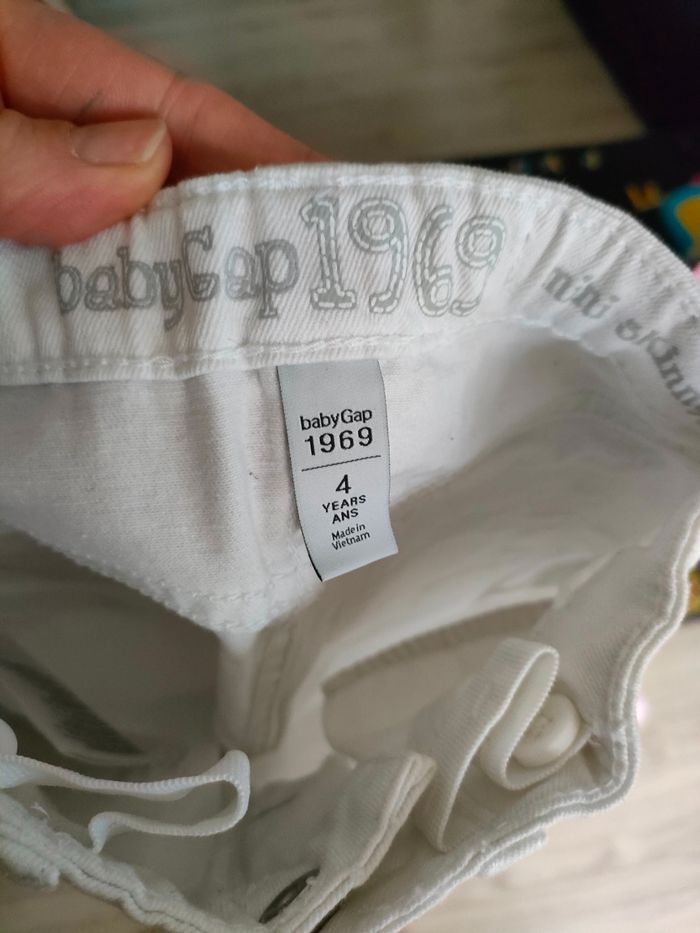 Jeans baby gap en 4 ans - photo numéro 3