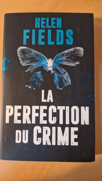 Livre  La perfection du crimes Helen Fiels