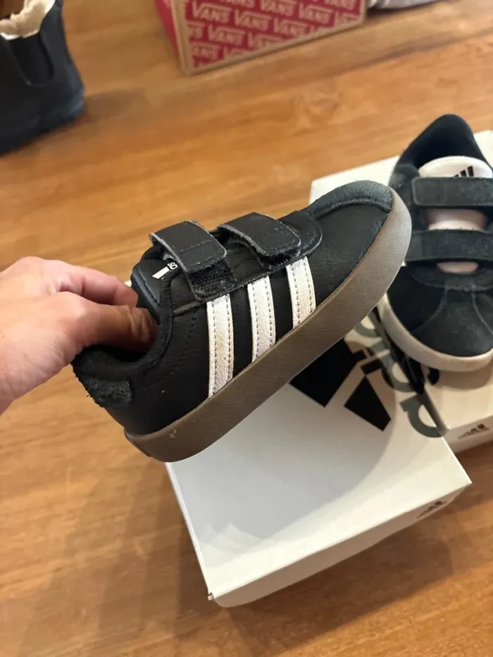 Basket noir adidas t24 - photo numéro 3