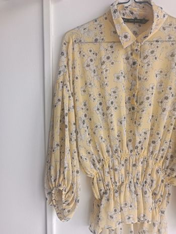 Chemisier jaune à fleurs Zara Taille M En très bon état