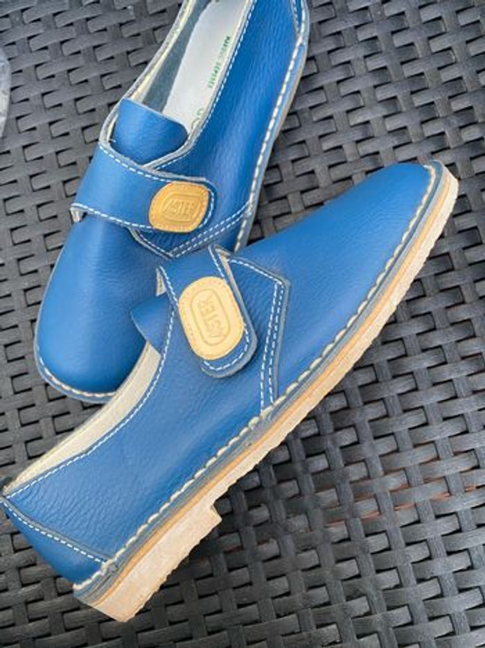 Jolie paire de chaussures aster t35 - photo numéro 3