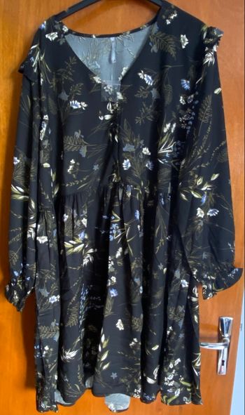 Robe noire bleue beige