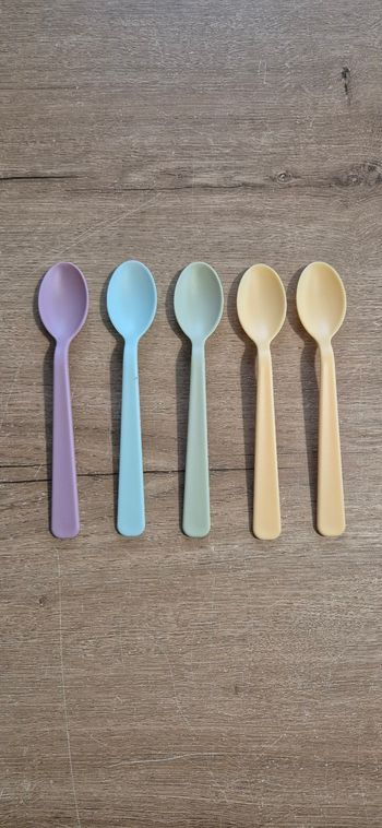 Lot cuillères pour bébé